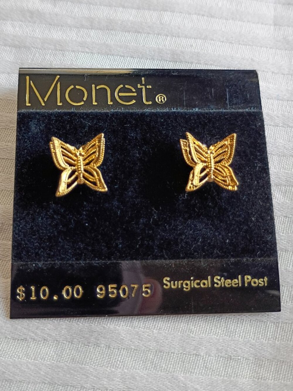 Vintage Monet Gold Tone Butterfly Stud Earrings Openwork Filigree NWT Card 95075